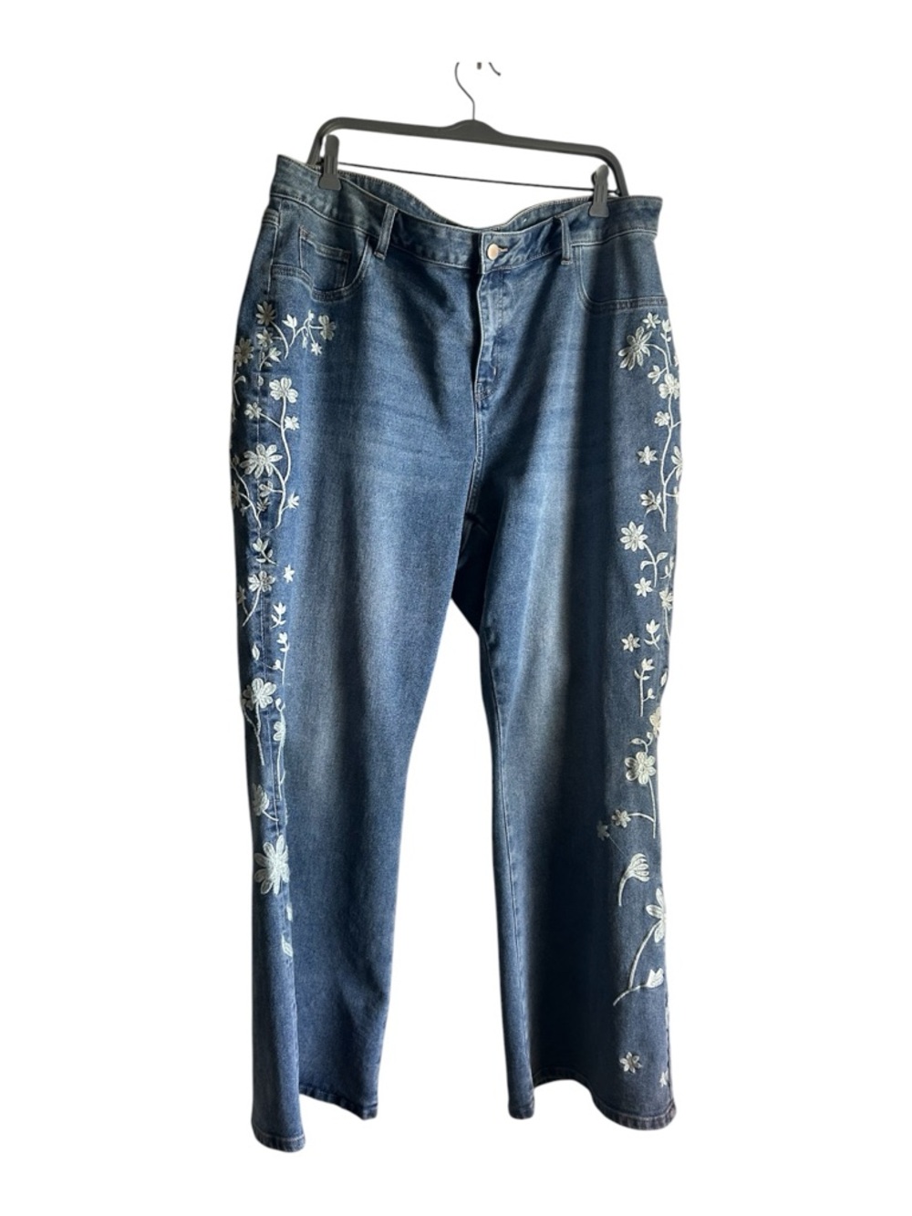 EST. 1946 Size 22W Embroidered Blue Denim Jeans